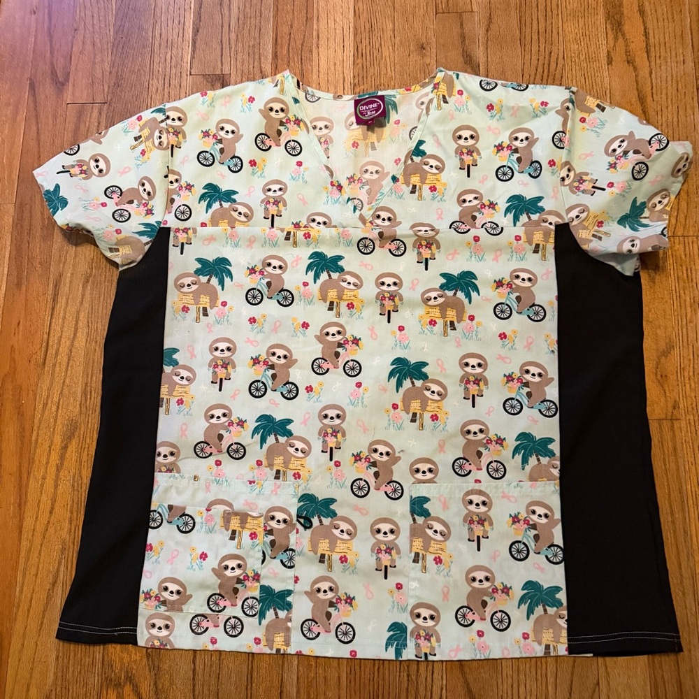 Unbranded Mint Green Sloth Print V-Neck Scrub Top with Black Side Panels